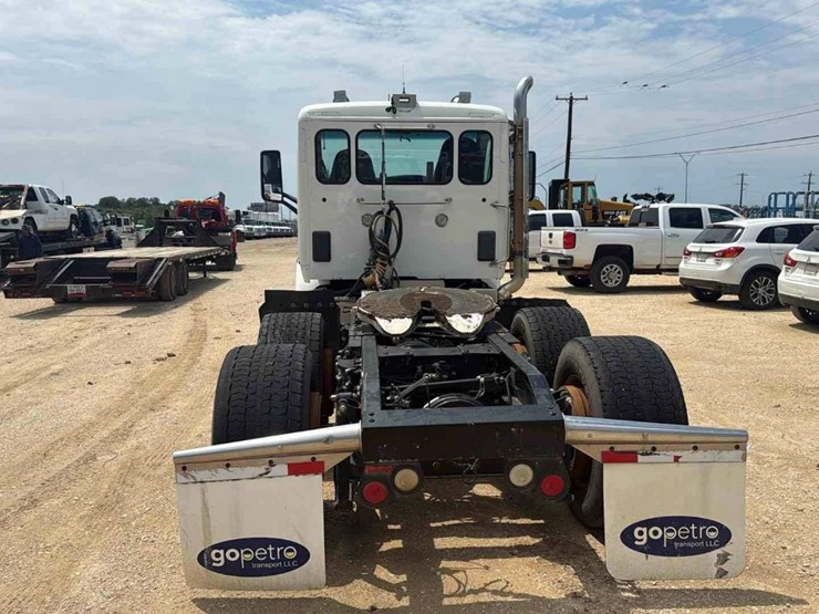 2016-peterbilt-579-image-8