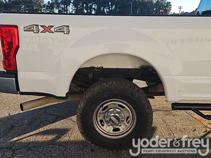 ford-f350-xl-image-25