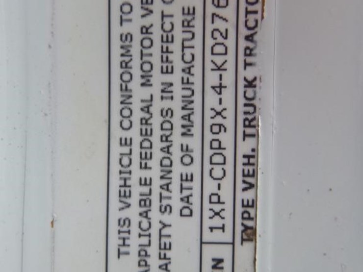 2019-peterbilt-567-image-28