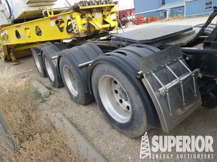 2016-peterbilt-389-image-10