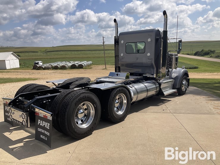 2017-kenworth-w900l-image-5