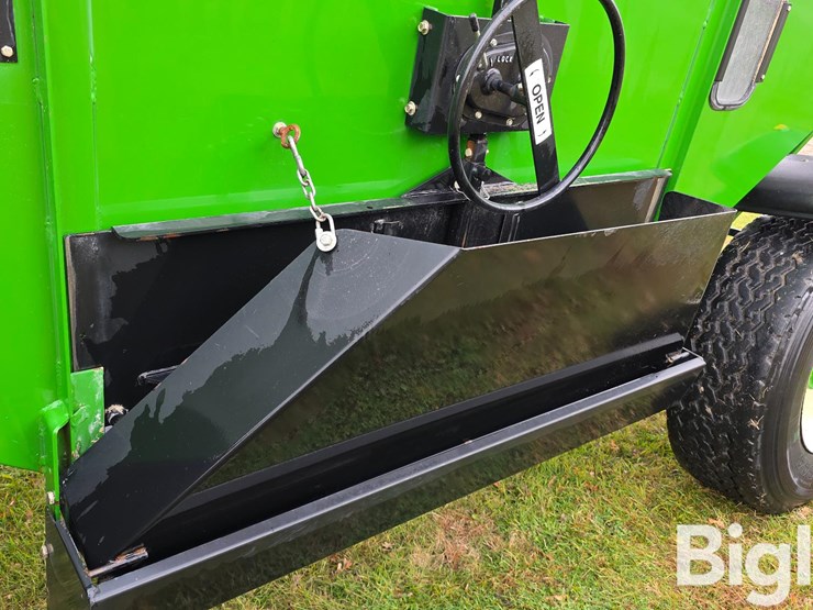 unverferth-brent-gt-644-gravity-wagon-image-16