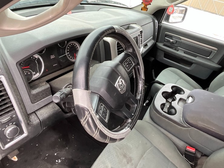 2015-dodge-1500-image-15