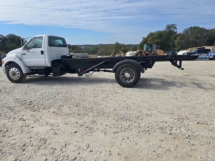2004-ford-f650-image-11