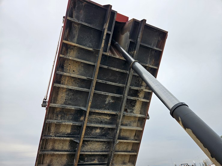 freightliner-122sd-image-42