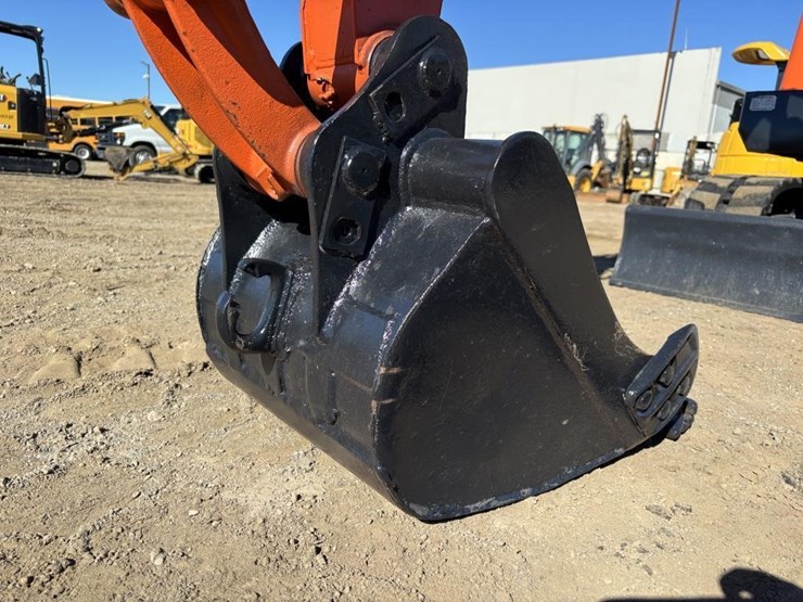 kubota-kx026-image-12