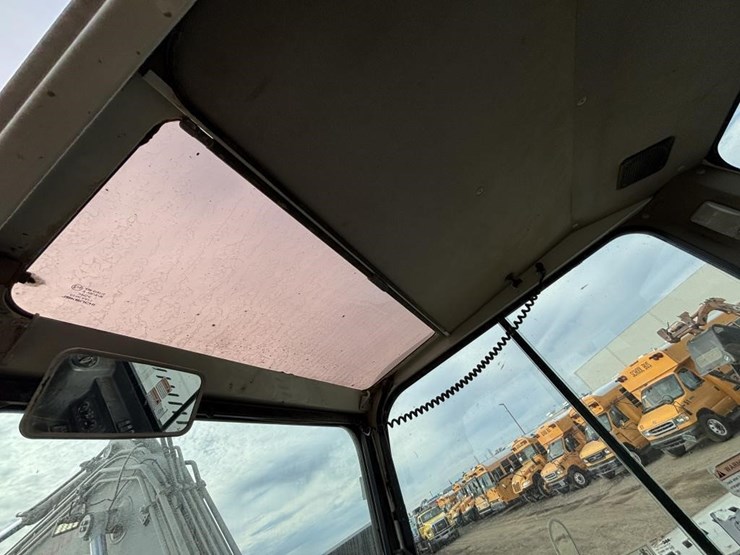 2014-takeuchi-tb290-image-44