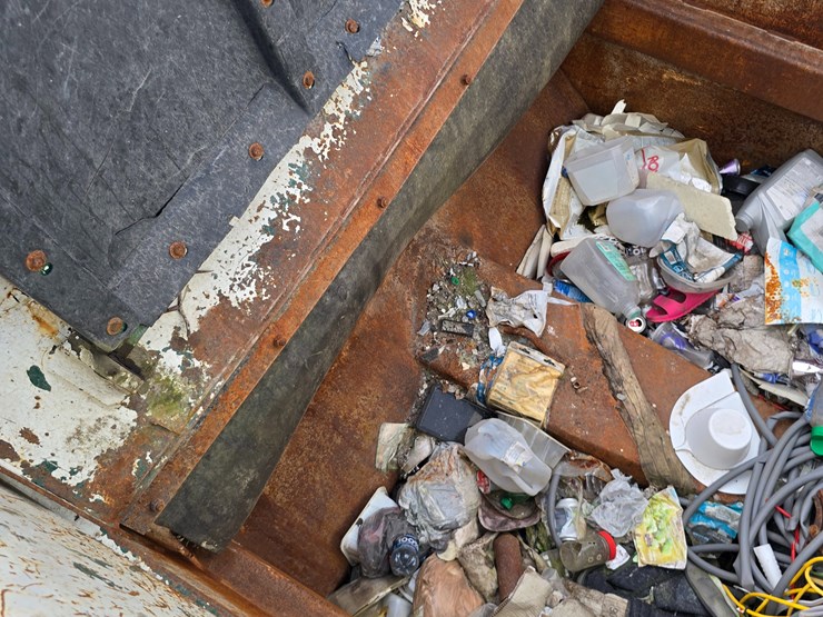 2003-peterbilt-320-image-98