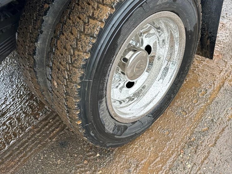 ford-f550-xl-image-10