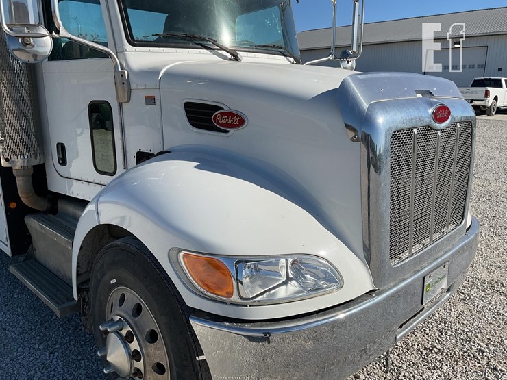 peterbilt-337-image-13