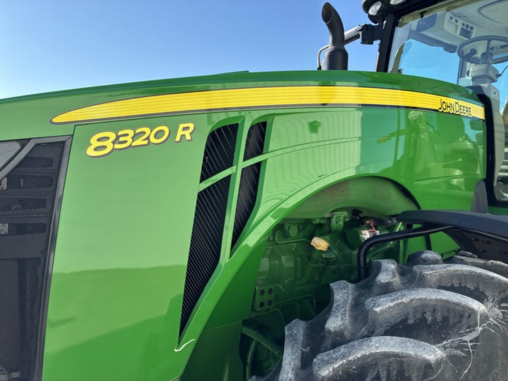 john-deere-8320r-image-38