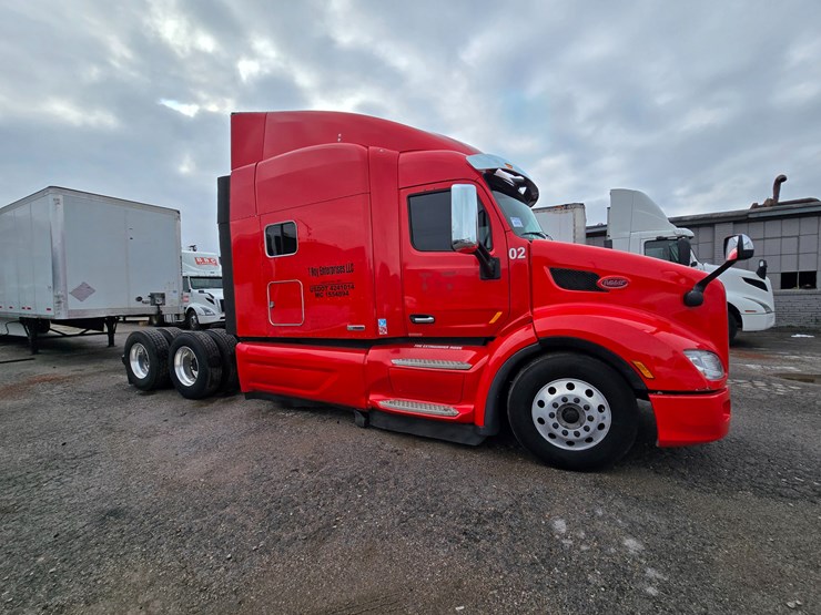 2017-peterbilt-579-image-36