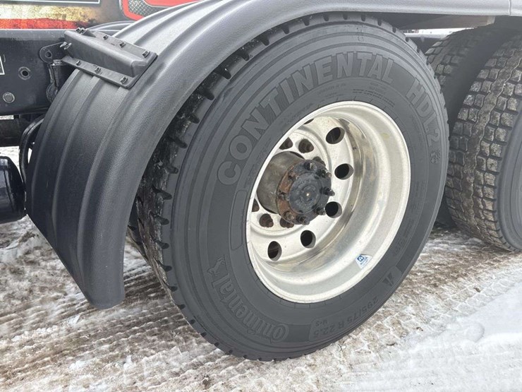 2018-kenworth-t680-image-9