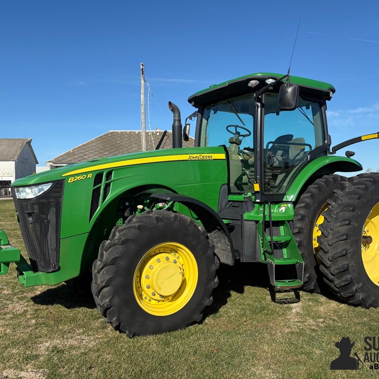 JOHN DEERE 8260R