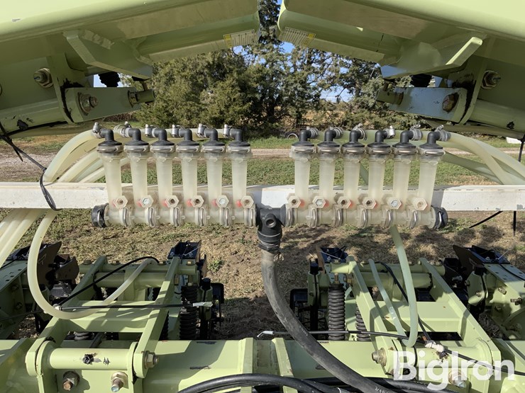 2013-orthman-12r30”-1tripr-strip-till-machine-image-18