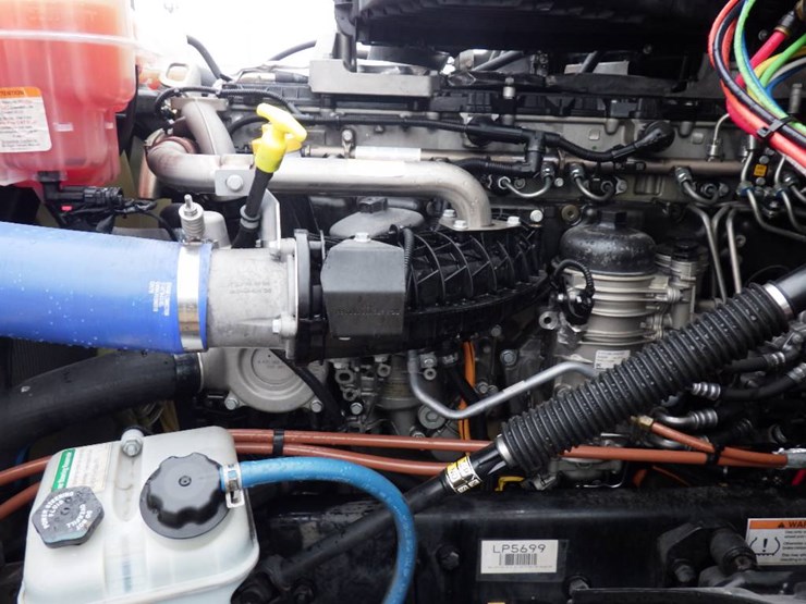 freightliner-cascadia-126-image-24