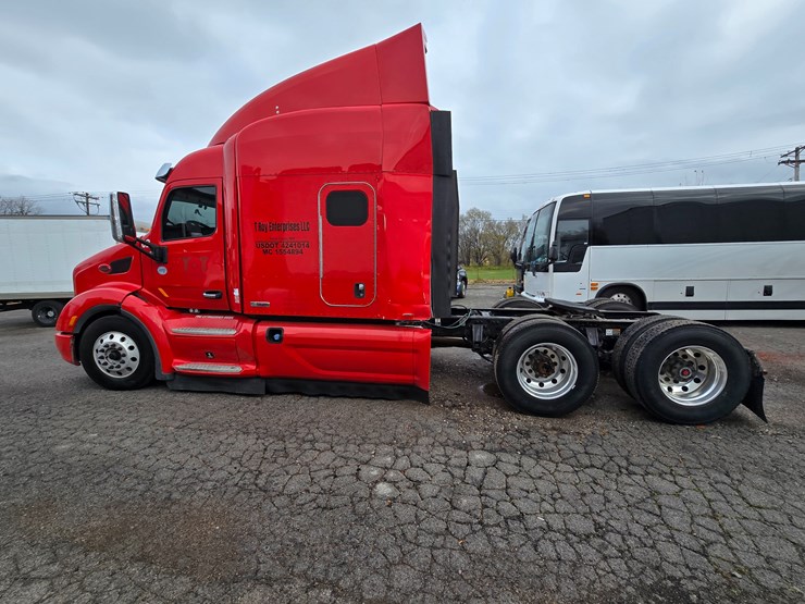 2017-peterbilt-579-image-12