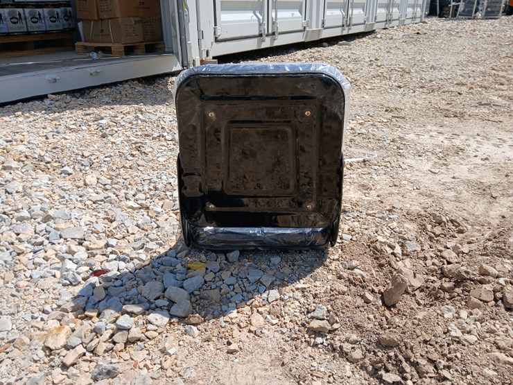 #20592-•-seat-image-4