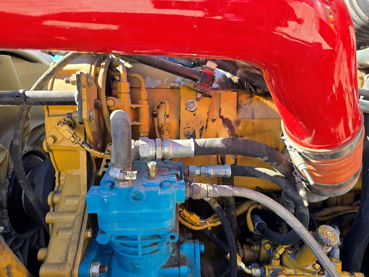 2005-peterbilt-379-image-61