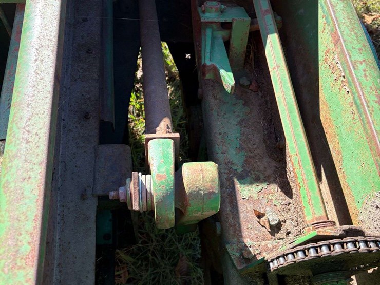 john-deere-336-image-17