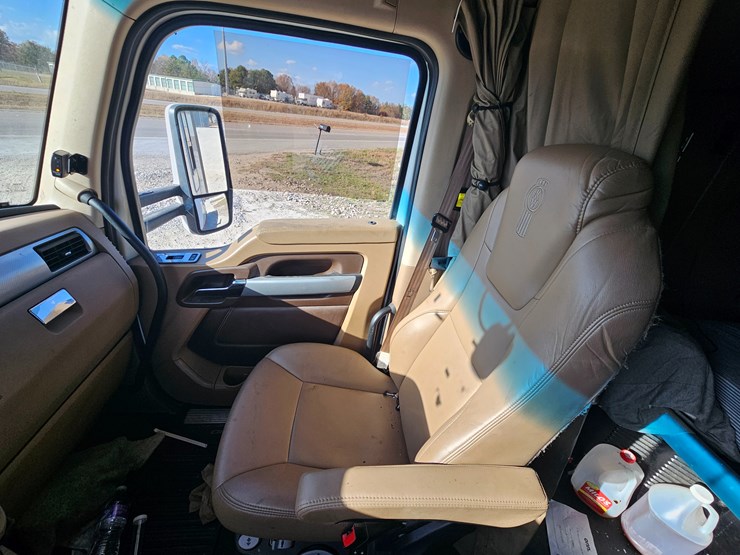 2021-kenworth-t680-image-38