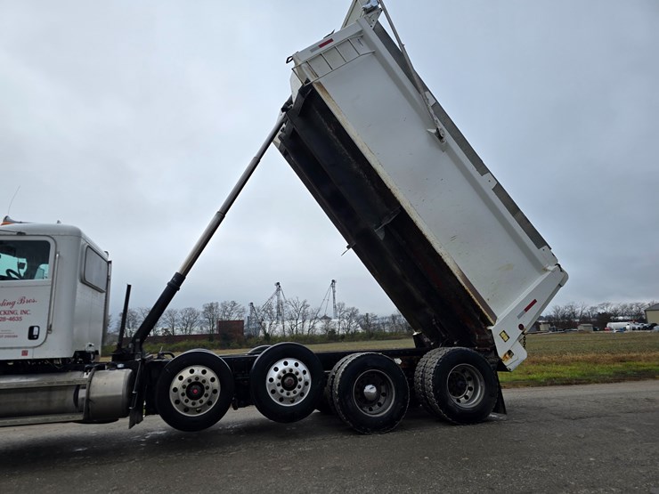 peterbilt-367-image-53