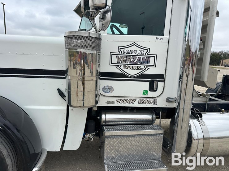 2016-peterbilt-389-image-17