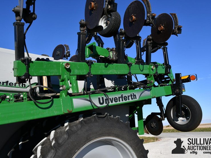 unverferth-2600-nutrimax-liquid-fertilizer-applicator-image-20