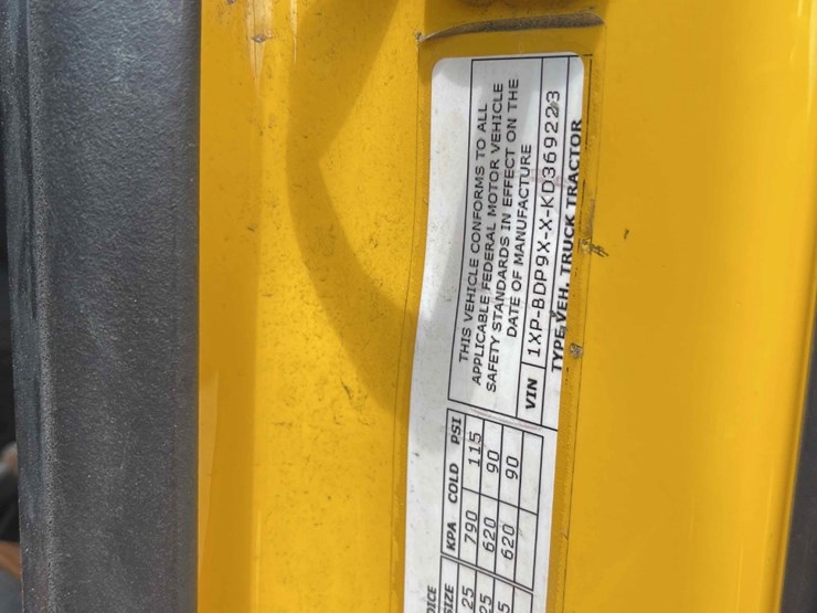 peterbilt-579-image-2