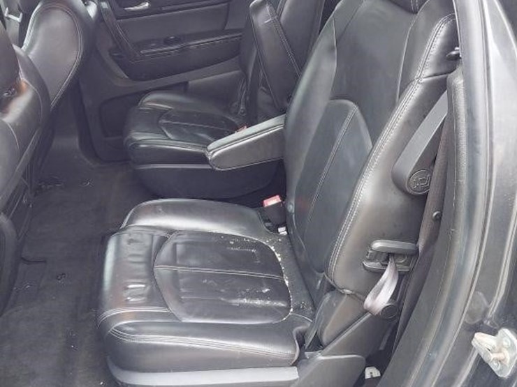 2013-gmc-acadia-image-13