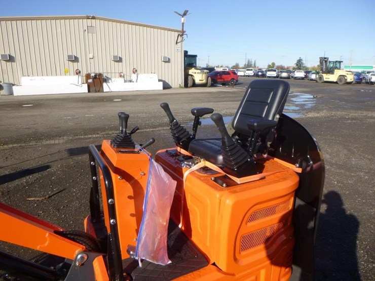 blt-319-hydraulic-excavator-image-15