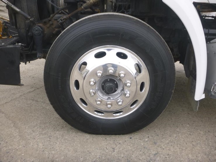 2019-peterbilt-567-image-24