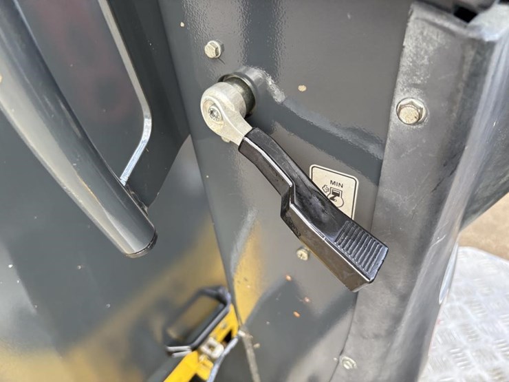 2017-bomag-bw120-image-19