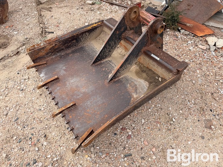 42"-backhoe-bucket-image-1