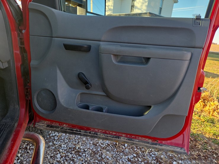 2010-chevrolet-2500hd-image-26