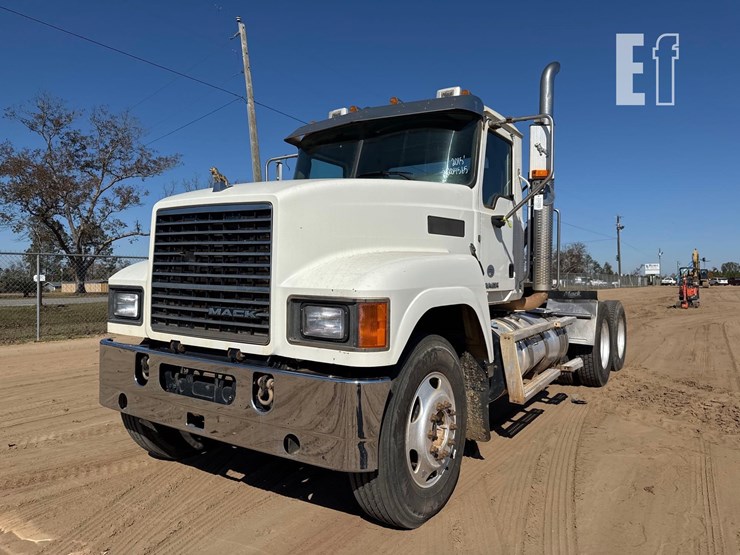 2015-mack-pinnacle-chu613-image-2