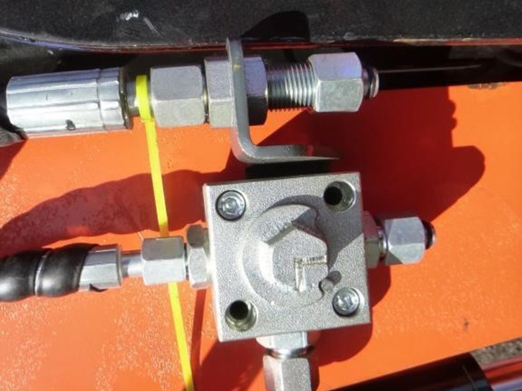 blt-319-hydraulic-excavator-image-12