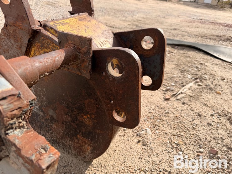 14"-backhoe-bucket-&-frost-ripper-image-7