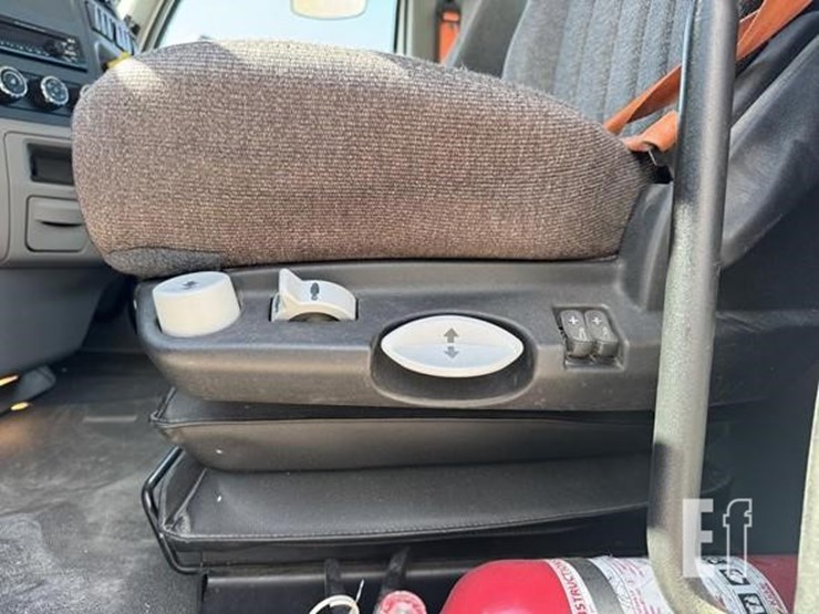 2019-peterbilt-579-image-7