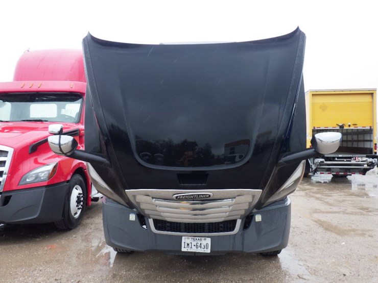 2020-freightliner-cascadia-126-image-23