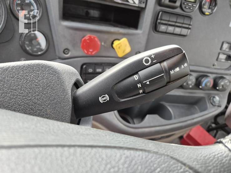 2018-freightliner-cascadia-113-image-22