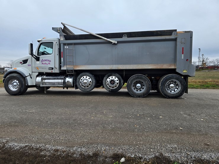 2020-peterbilt-567-image-16