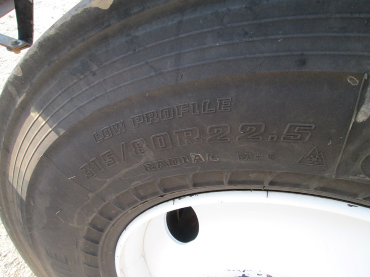 2016-freightliner-108sd-image-21