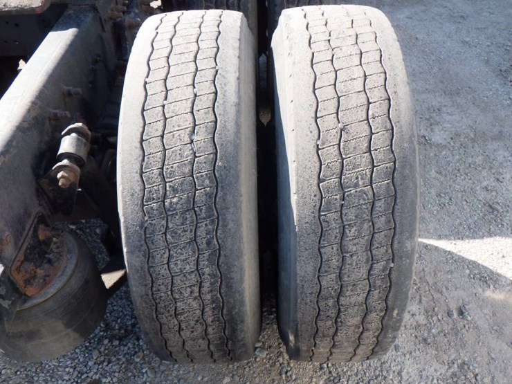 1998-freightliner-fld120-classic-image-6