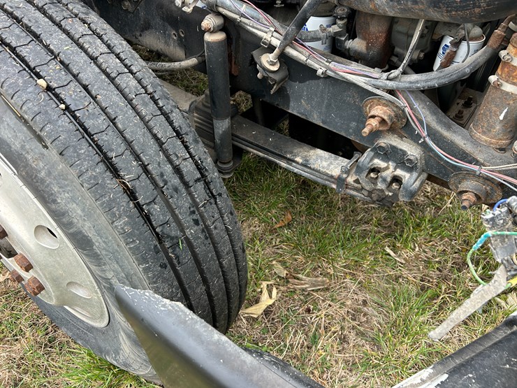 #95-•-volvo-semi-image-56