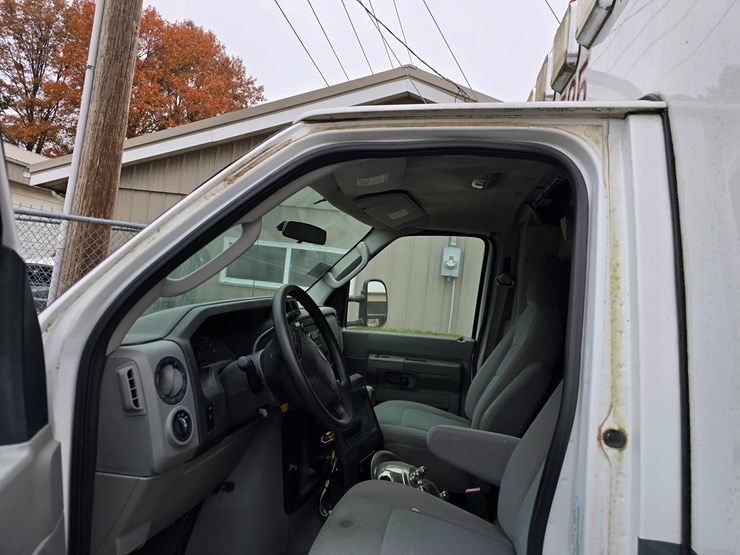 2010-ford-e450-image-30