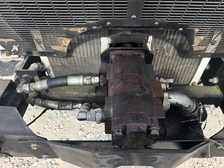 2003-peterbilt-320-image-98