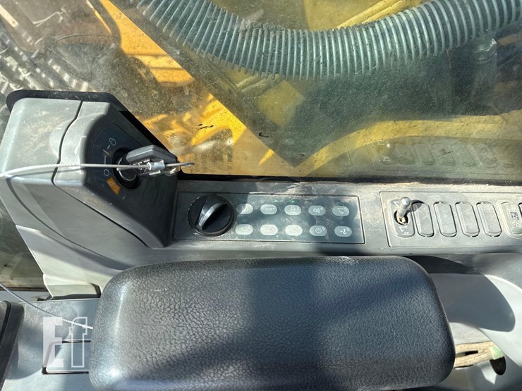 2019-caterpillar-326fl-image-36