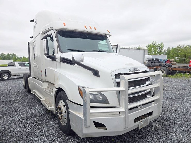 2019-freightliner-cascadia-126-image-1