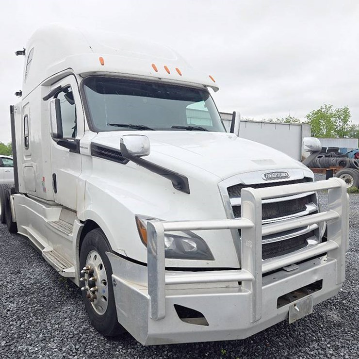 2019 FREIGHTLINER CASCADIA 126